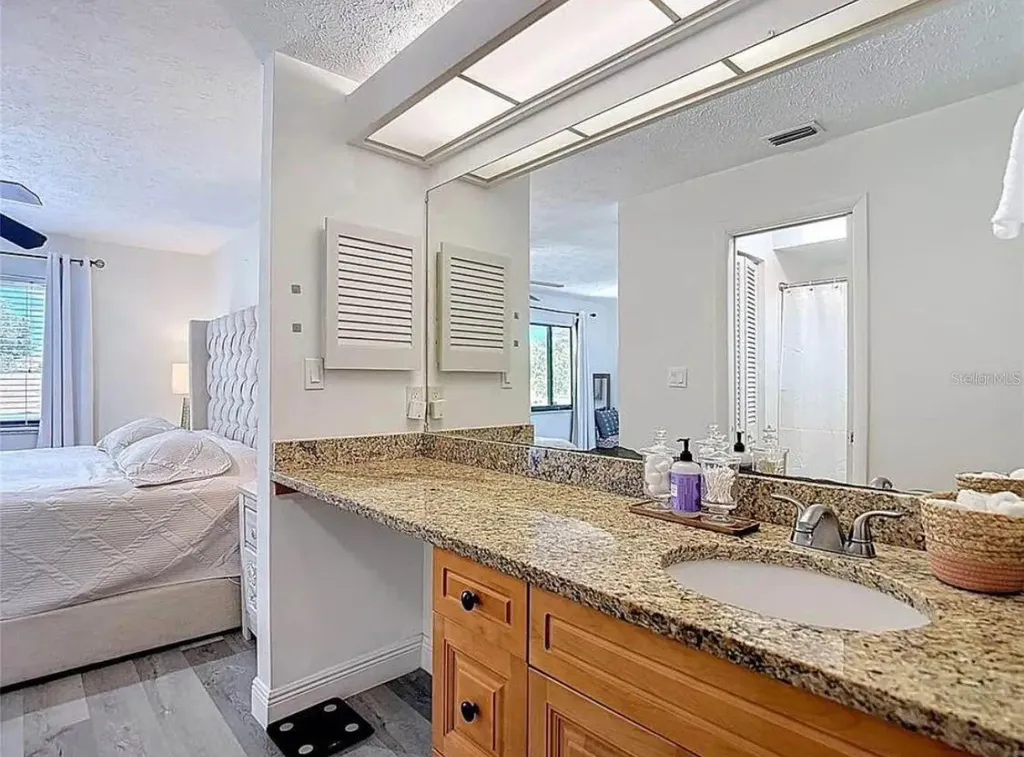 10131 Lake Oak Circle Tampa FL 33624
