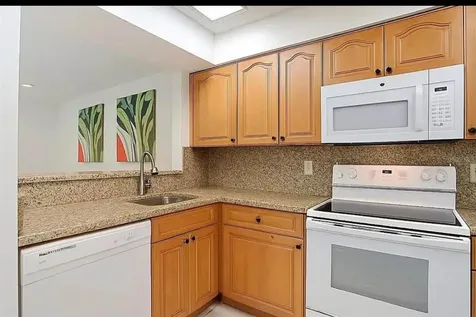 10131 Lake Oak Circle Tampa FL 33624