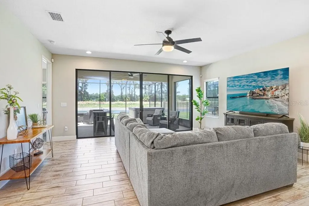 14828 Paddock Pond Avenue Lithia FL 33547
