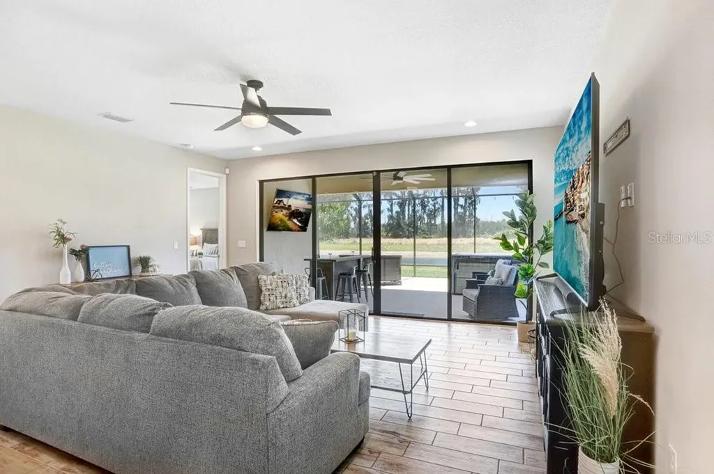 14828 Paddock Pond Avenue Lithia FL 33547