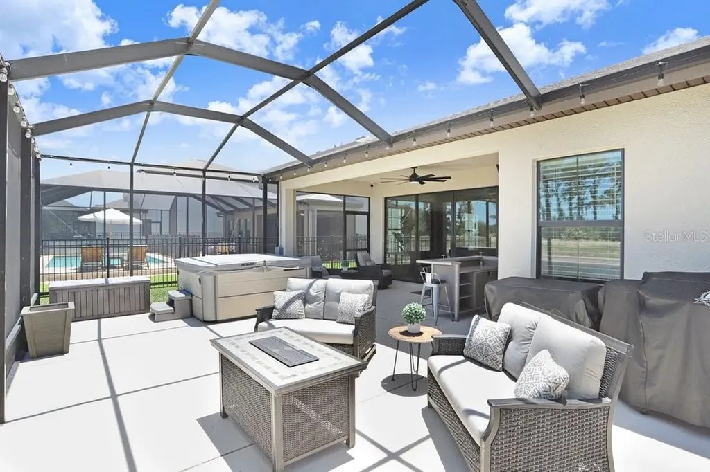 14828 Paddock Pond Avenue Lithia FL 33547
