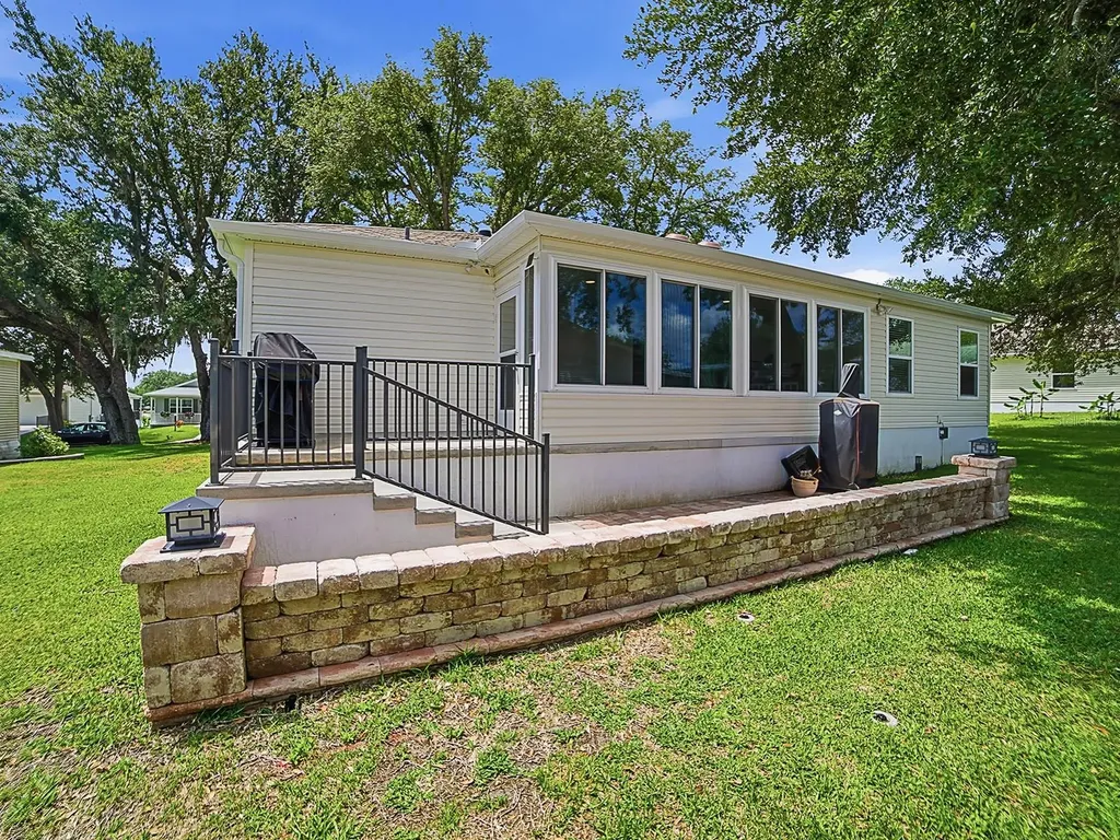 1033 Aloha Way Lady Lake FL 32159
