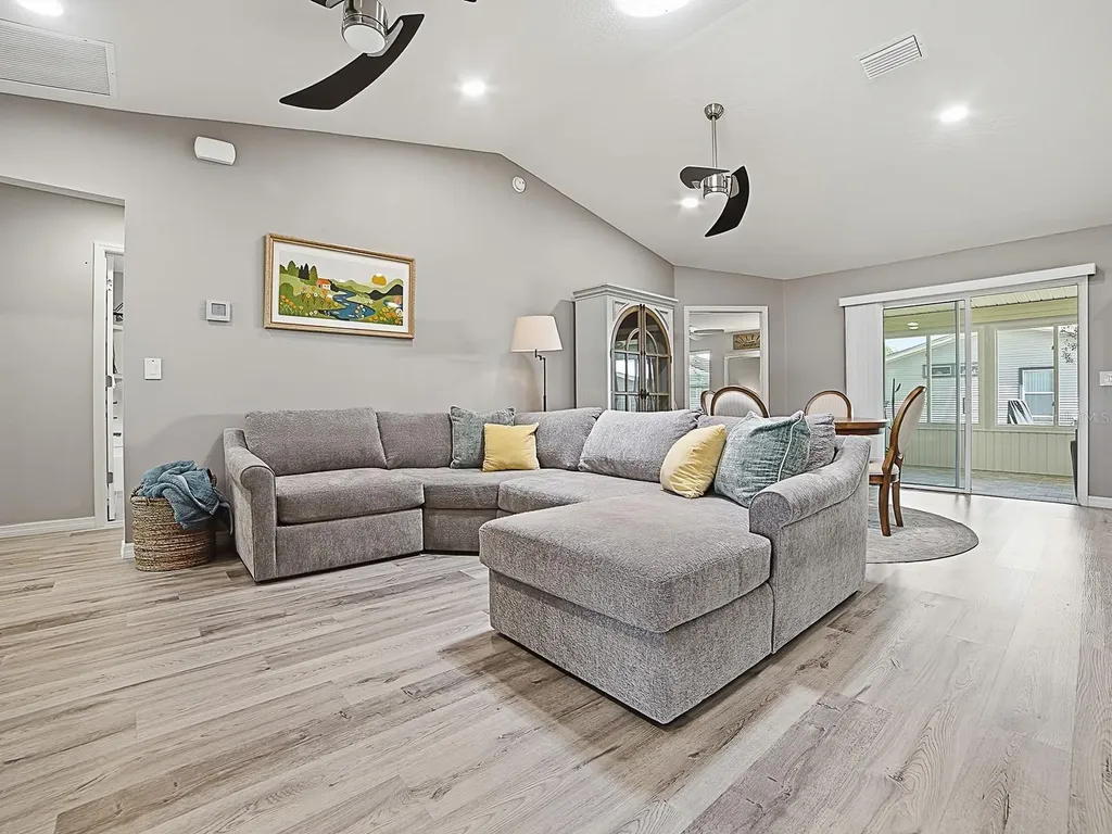 1033 Aloha Way Lady Lake FL 32159