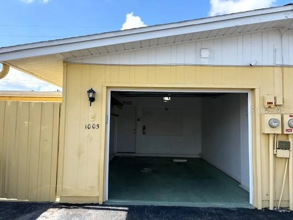 1005 Rickenbacker Drive Sun City Center FL 33573