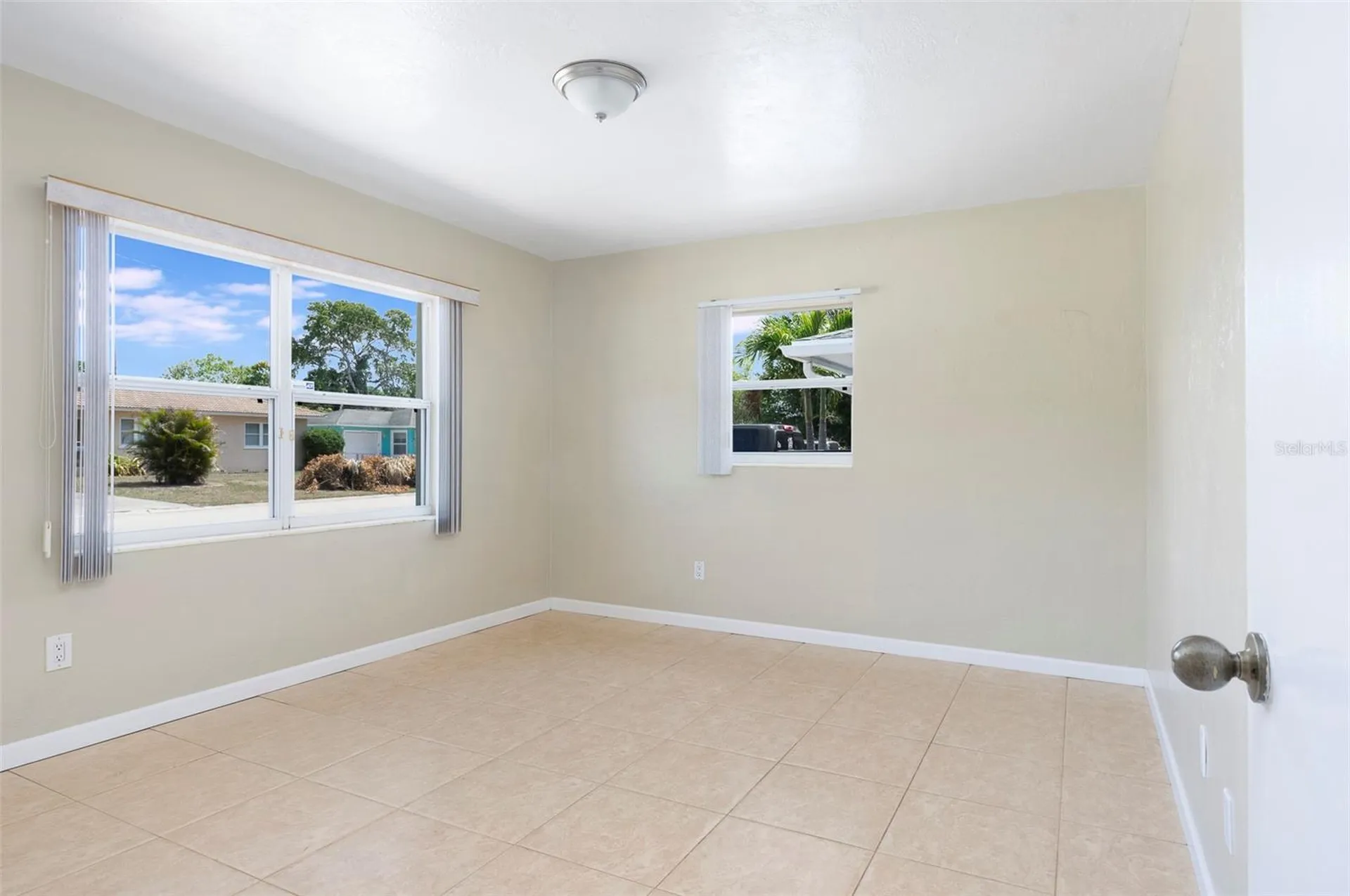 4218 24th Avenue N St Petersburg FL 33713