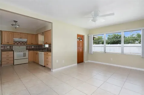 4218 24th Avenue N St Petersburg FL 33713