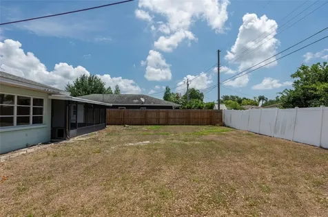 4218 24th Avenue N St Petersburg FL 33713