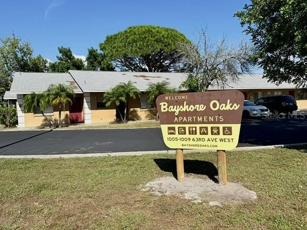 1009 63rd W Bradenton FL 34207
