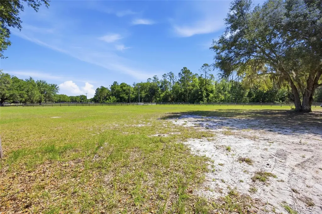 3980 SE 183rd Avenue Road Ocklawaha FL 32179