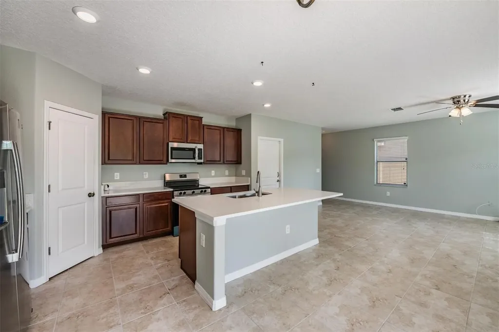 253 Cascade Bend Drive Ruskin FL 33570