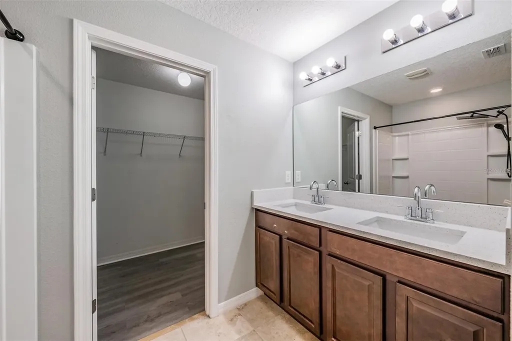 253 Cascade Bend Drive Ruskin FL 33570