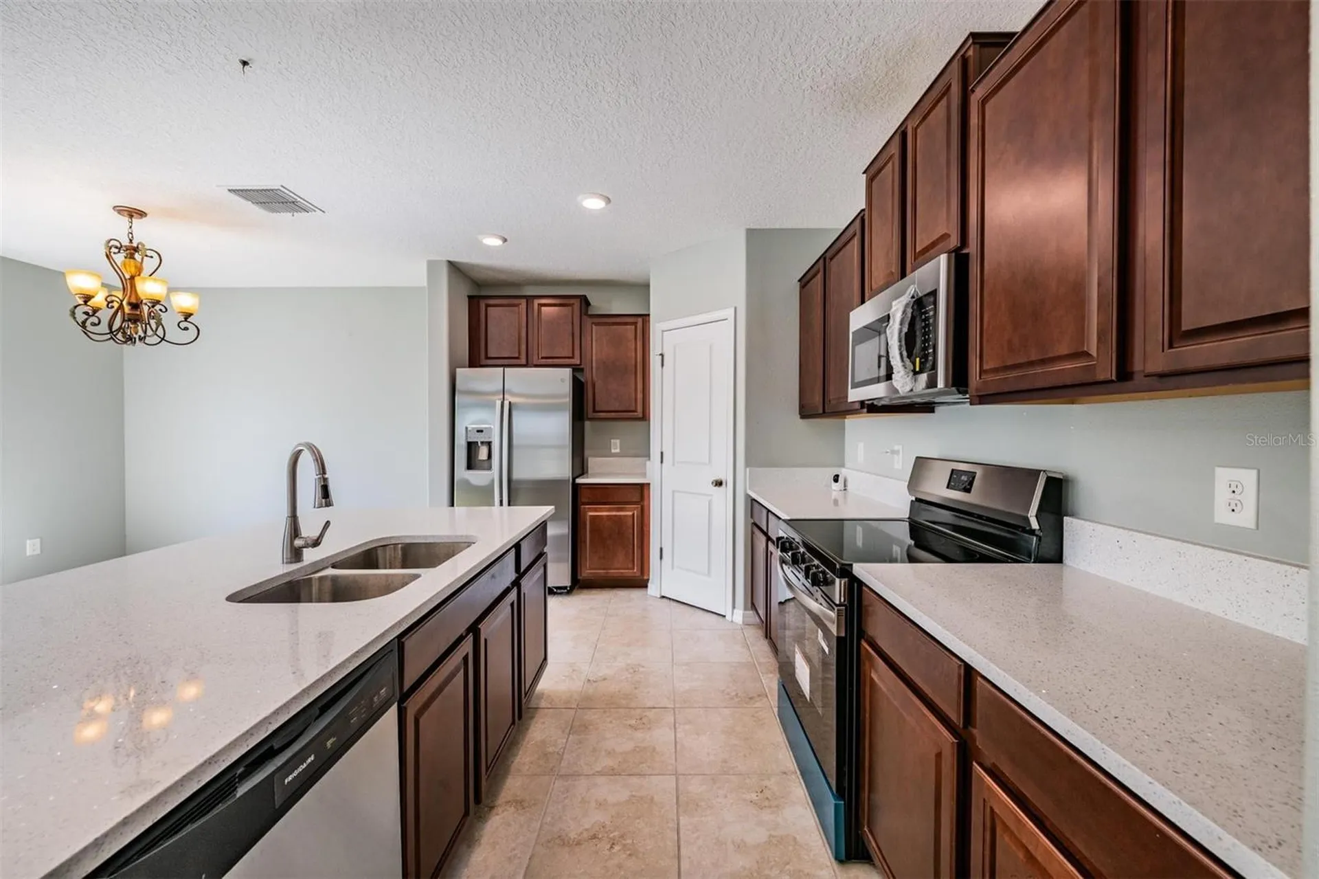 253 Cascade Bend Drive Ruskin FL 33570