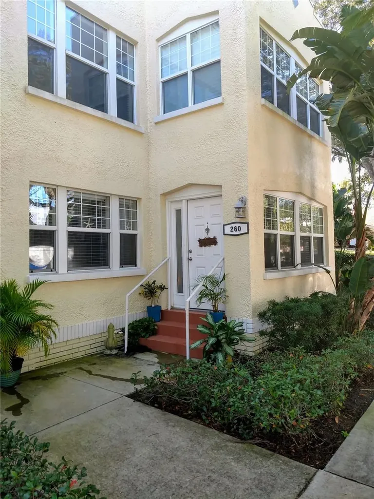 260 15th Avenue NE St Petersburg FL 33704