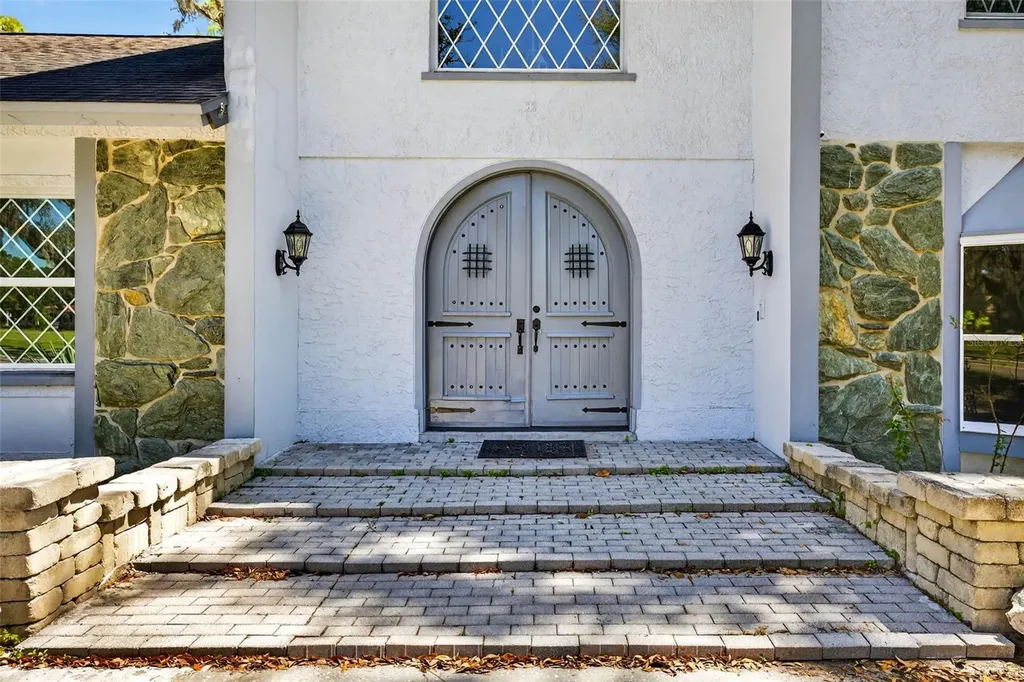 305 Bannockburn Avenue Temple Terrace FL 33617