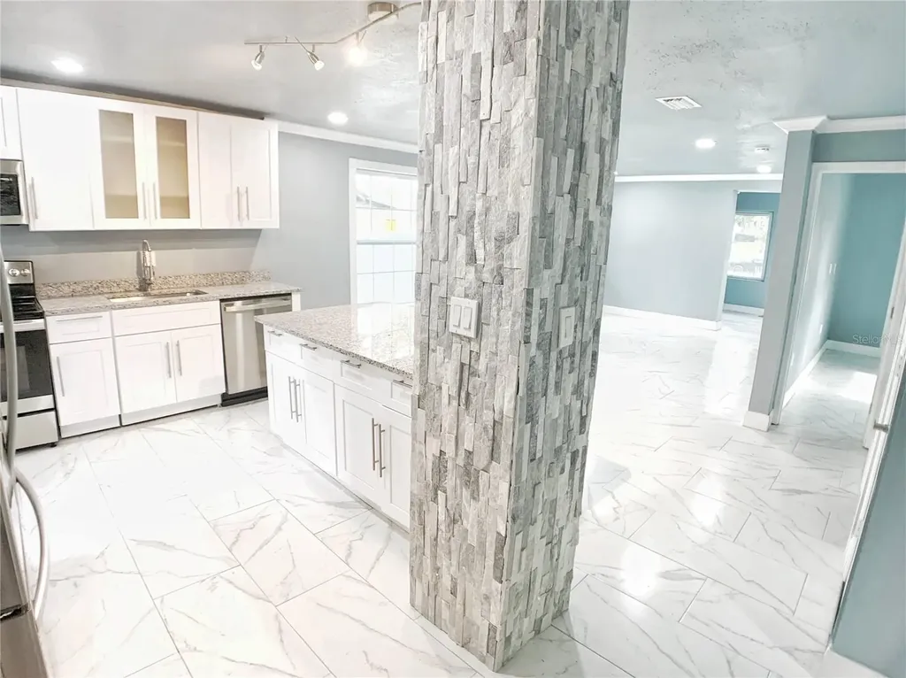3427 16th Avenue S St Petersburg FL 33711