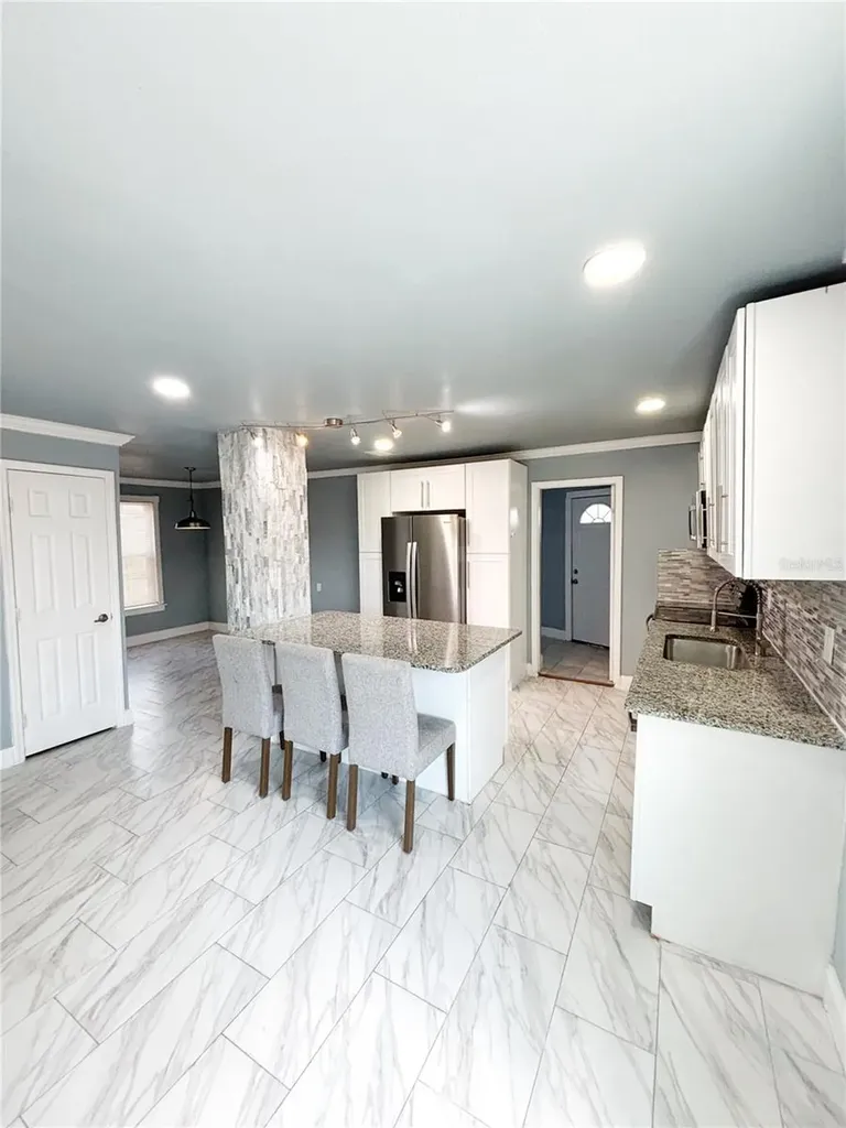 3427 16th Avenue S St Petersburg FL 33711