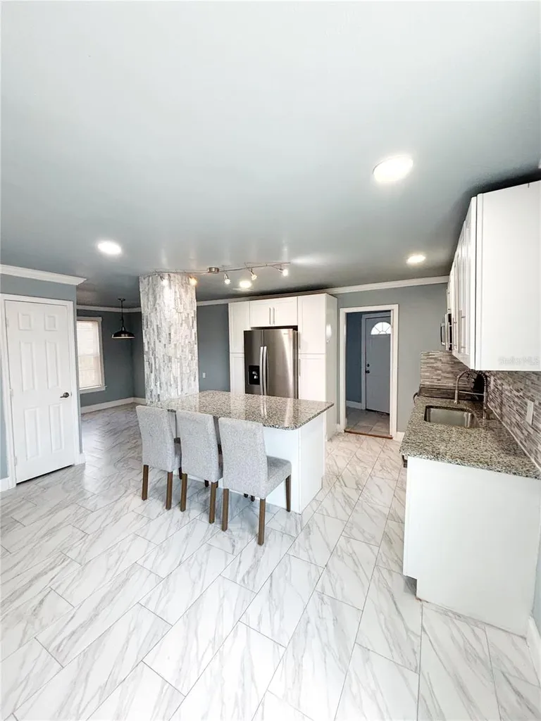 3427 16th Avenue S St Petersburg FL 33711