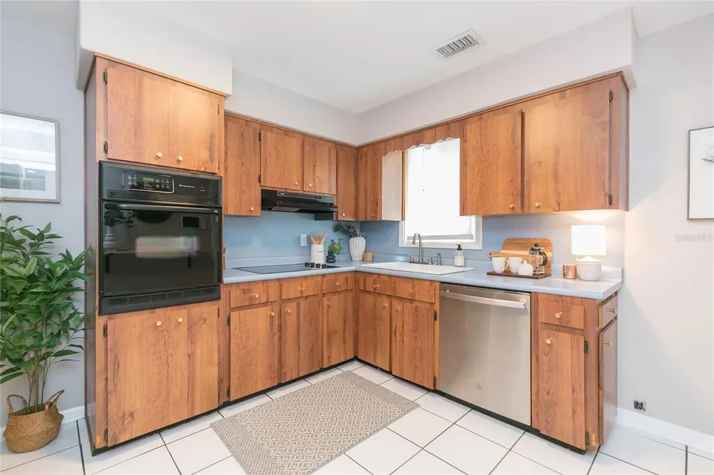 1219 E Flora Street Tampa FL 33604