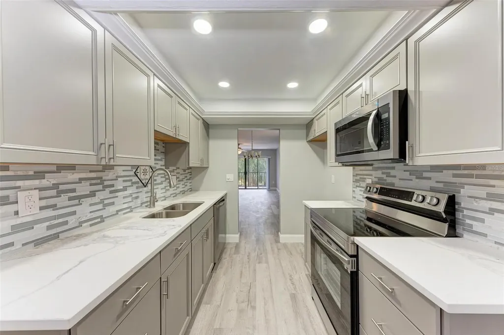 515 30th Avenue W Bradenton FL 34205