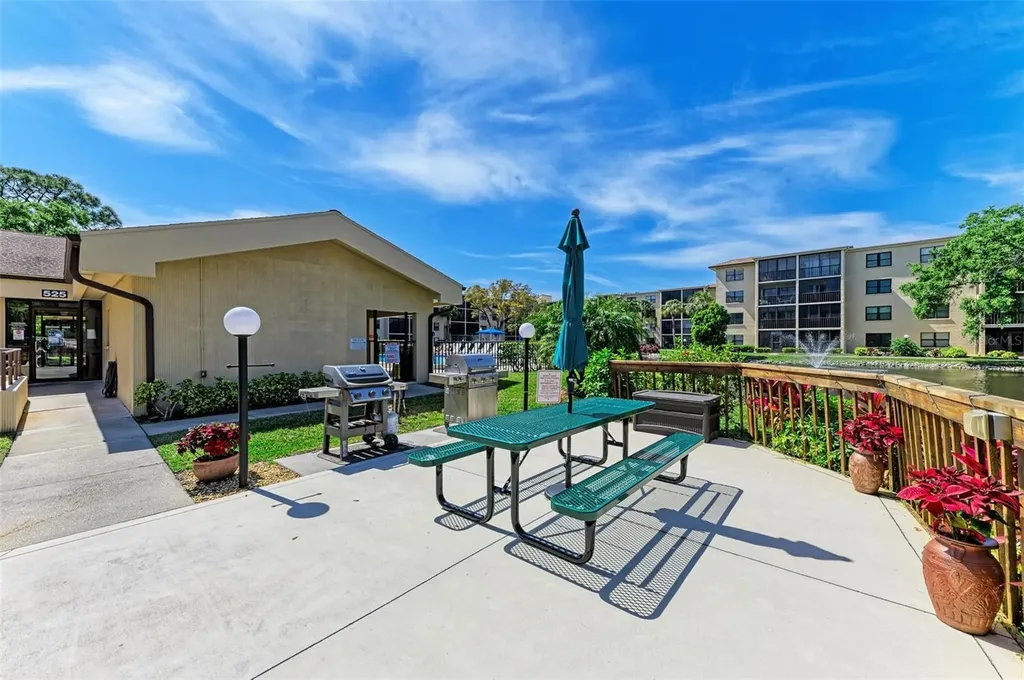 515 30th Avenue W Bradenton FL 34205