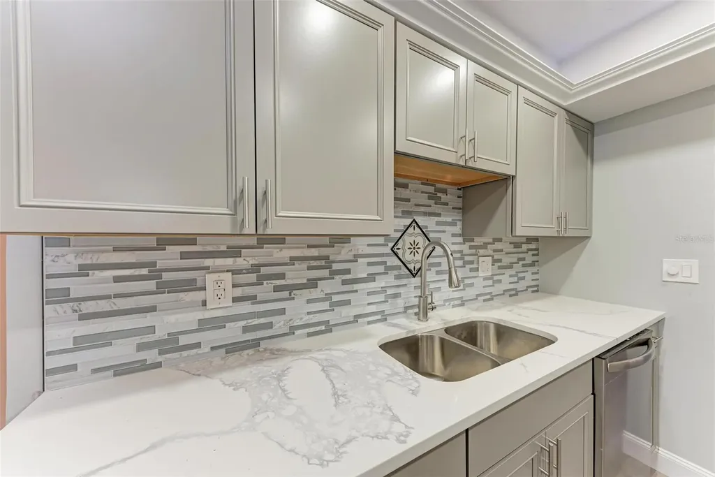 515 30th Avenue W Bradenton FL 34205
