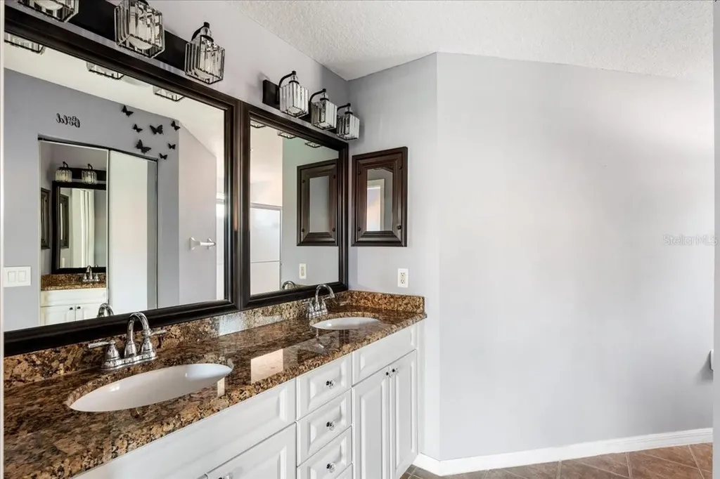 5336 Edgewater Way Oxford FL 34484