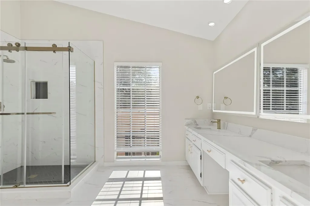 3110 W Villa Rosa Street Tampa FL 33611