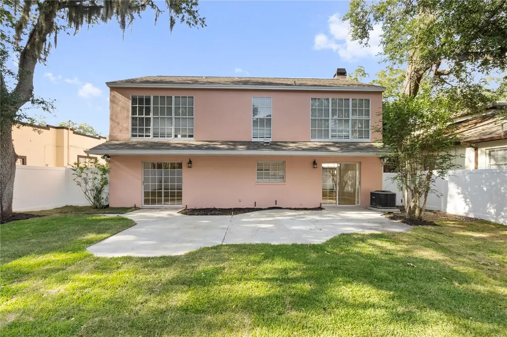 3110 W Villa Rosa Street Tampa FL 33611