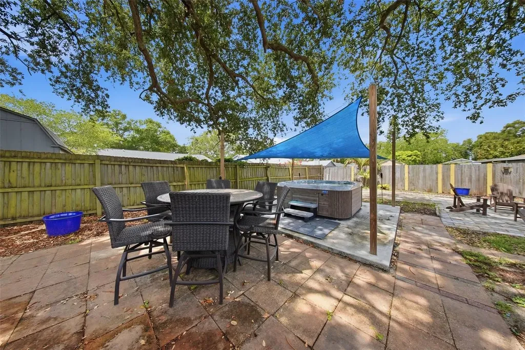7976 Shadow Run Drive Largo FL 33773