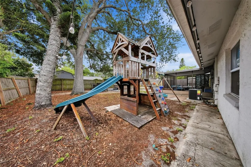7976 Shadow Run Drive Largo FL 33773
