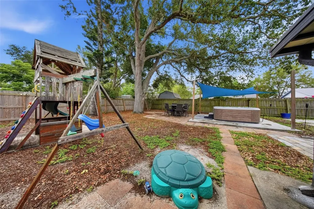 7976 Shadow Run Drive Largo FL 33773