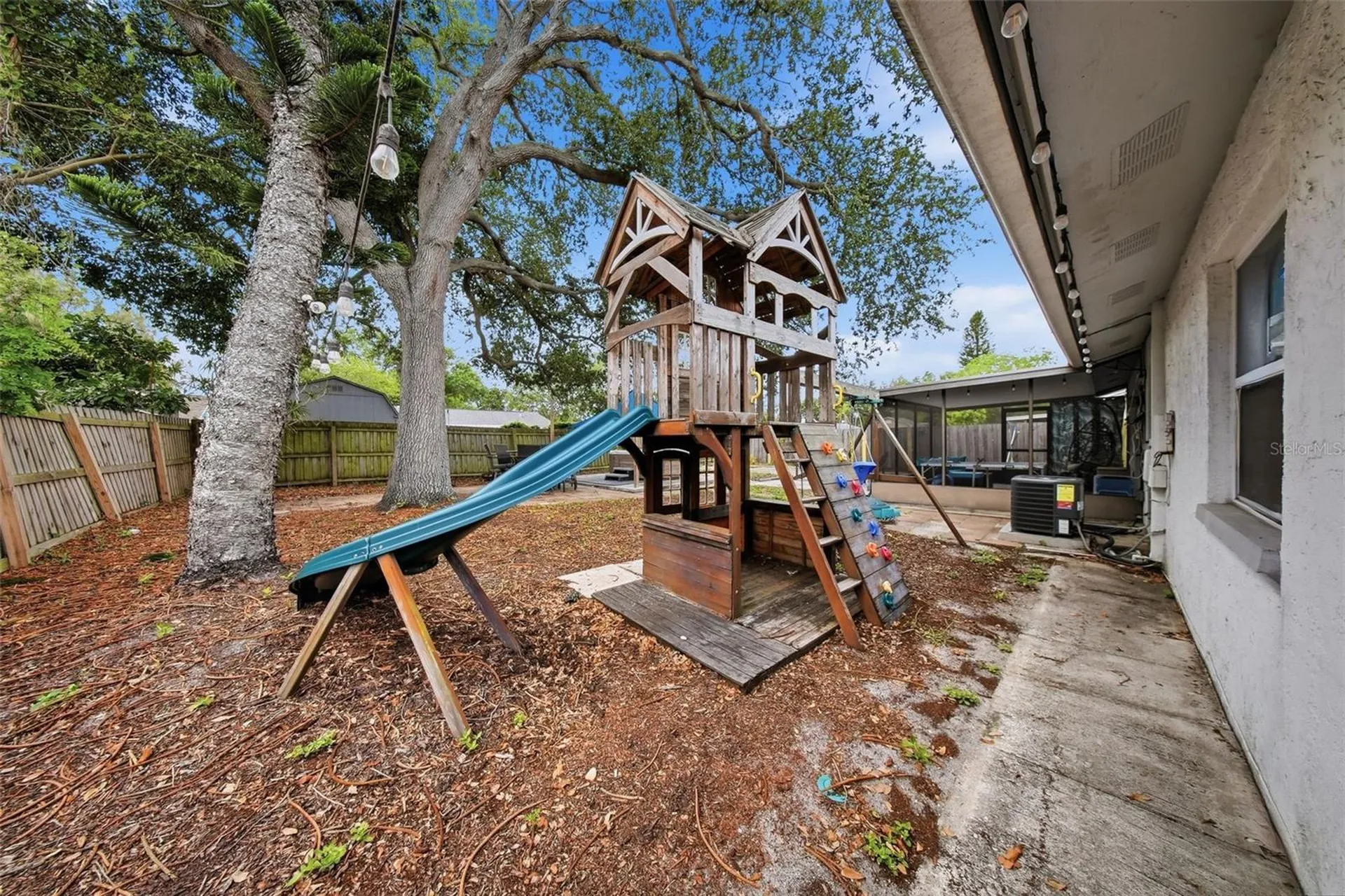 7976 Shadow Run Drive Largo FL 33773