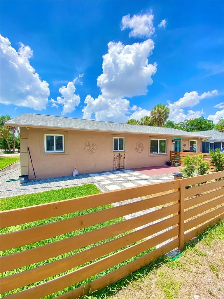 2501 18th Avenue S St Petersburg FL 33712
