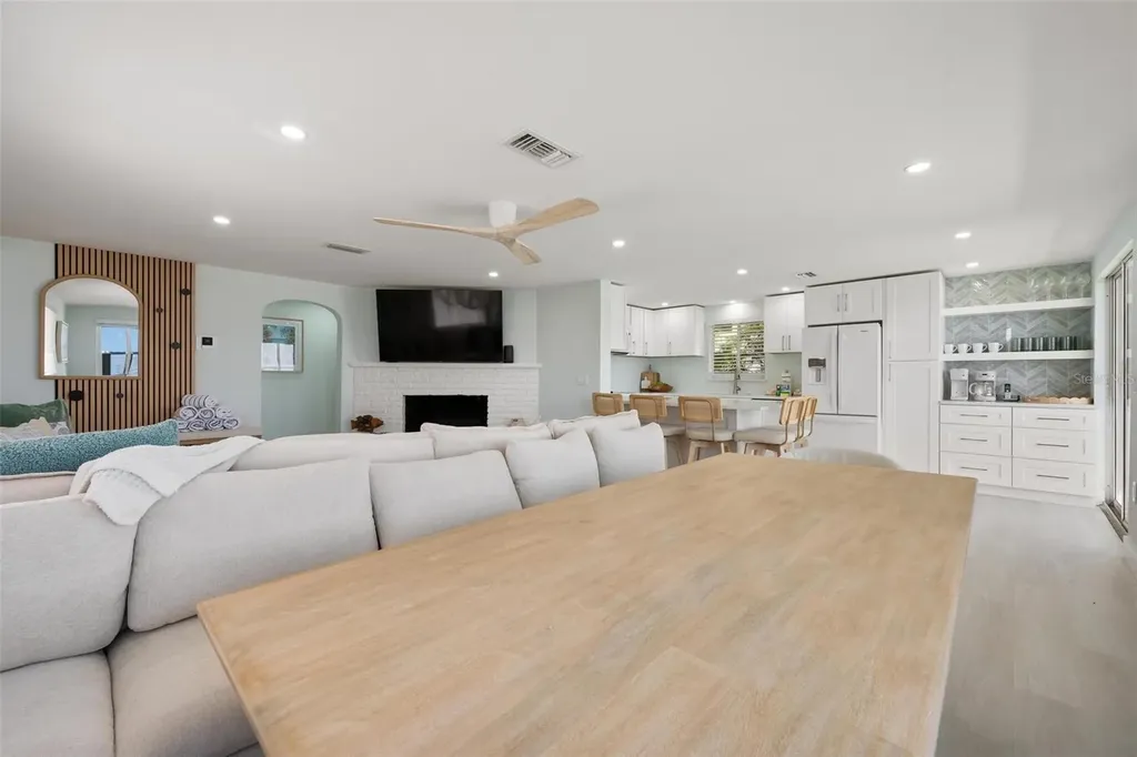 118 9th Street N Bradenton Beach FL 34217