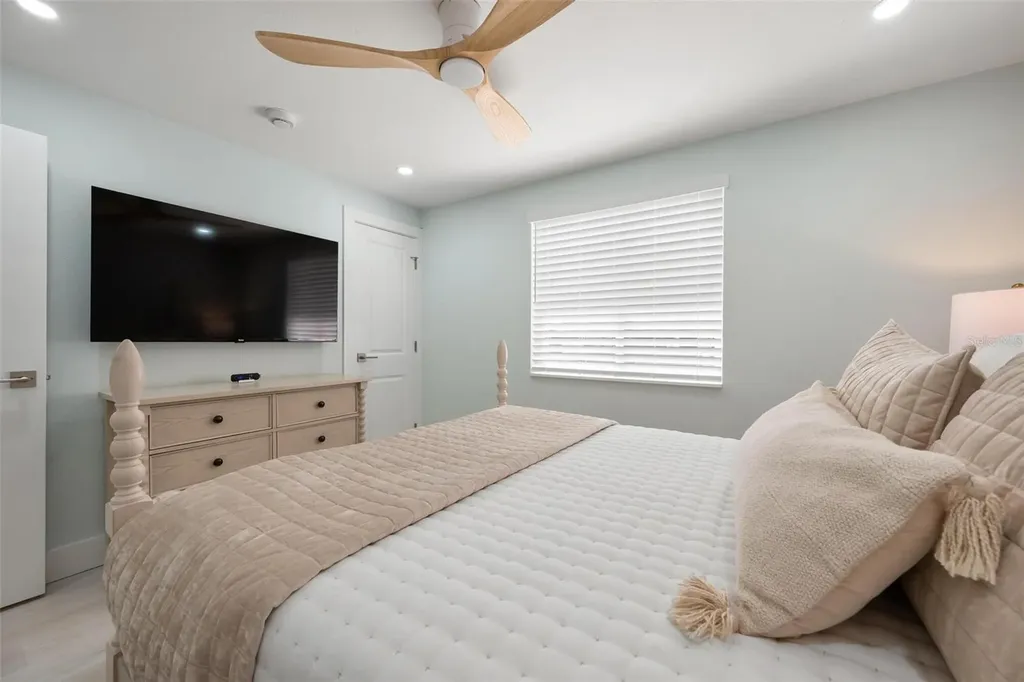 118 9th Street N Bradenton Beach FL 34217