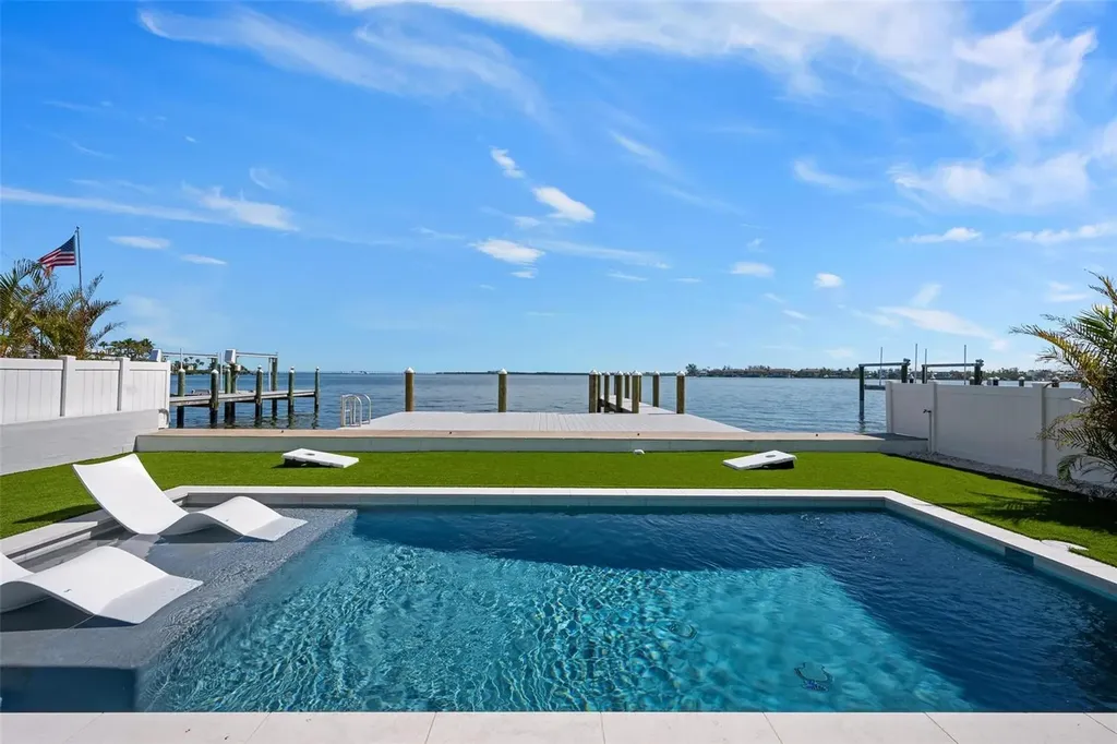 118 9th Street N Bradenton Beach FL 34217