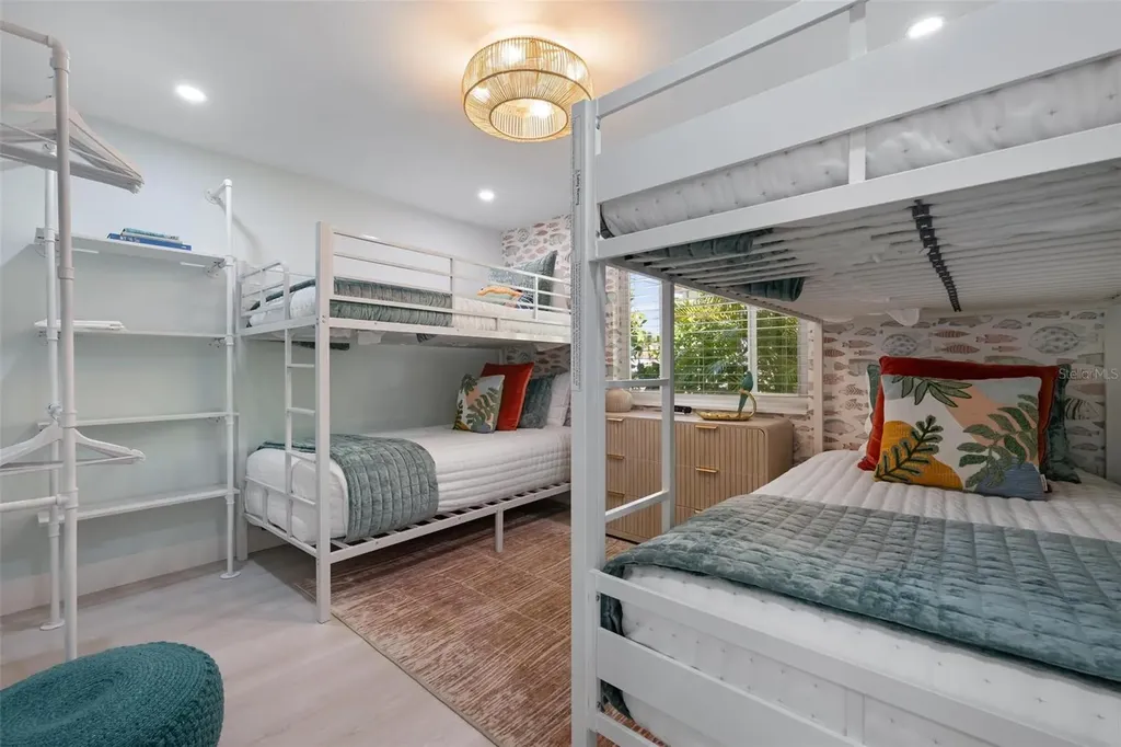 118 9th Street N Bradenton Beach FL 34217