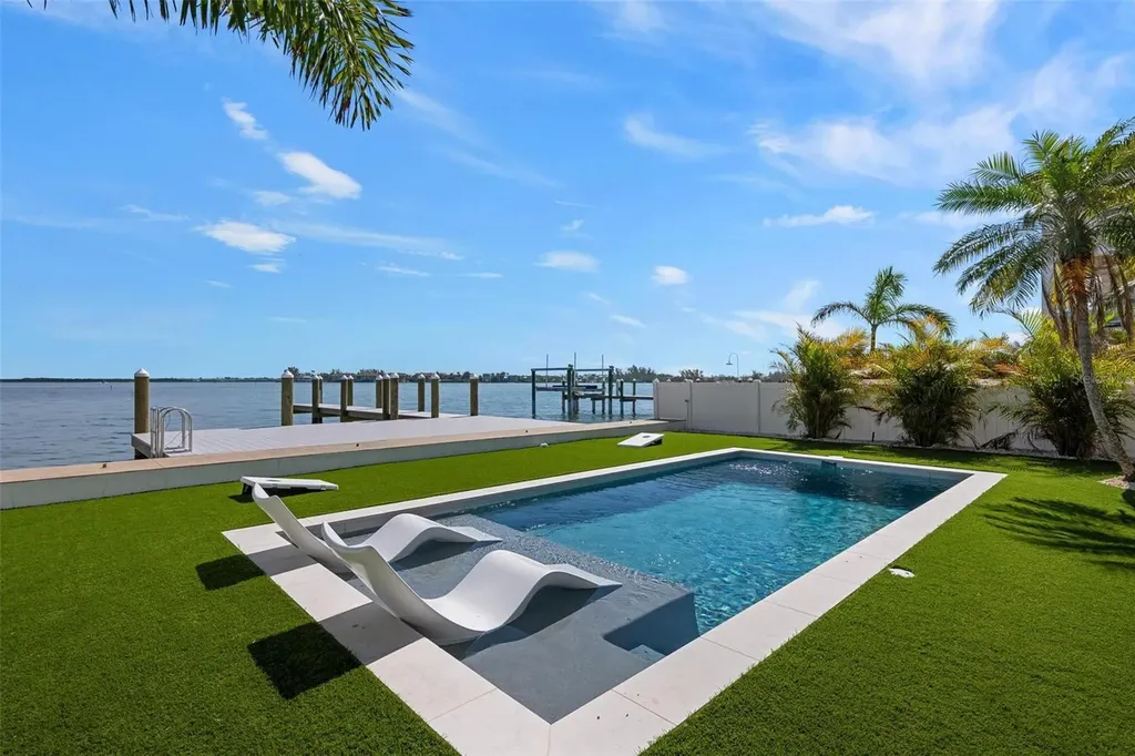 118 9th Street N Bradenton Beach FL 34217
