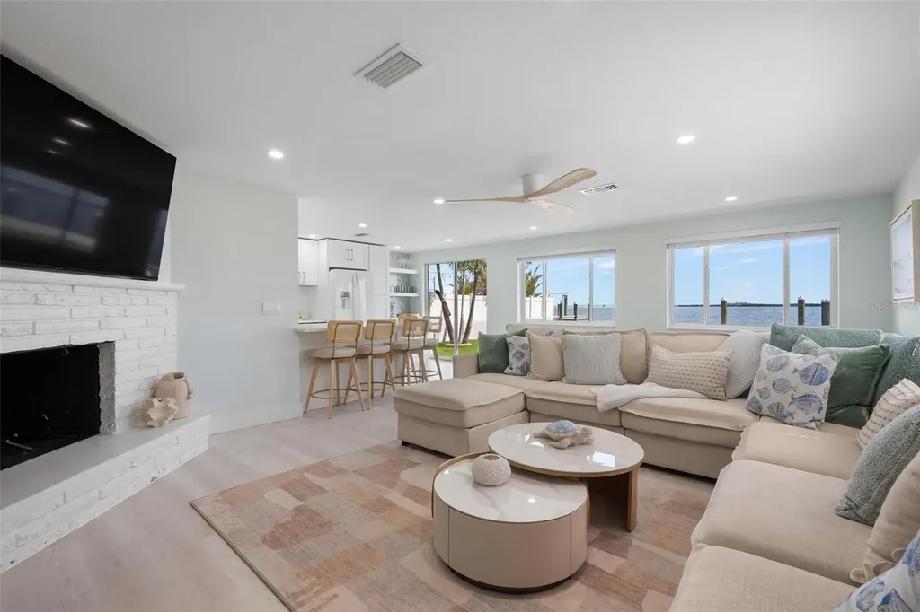 118 9th Street N Bradenton Beach FL 34217