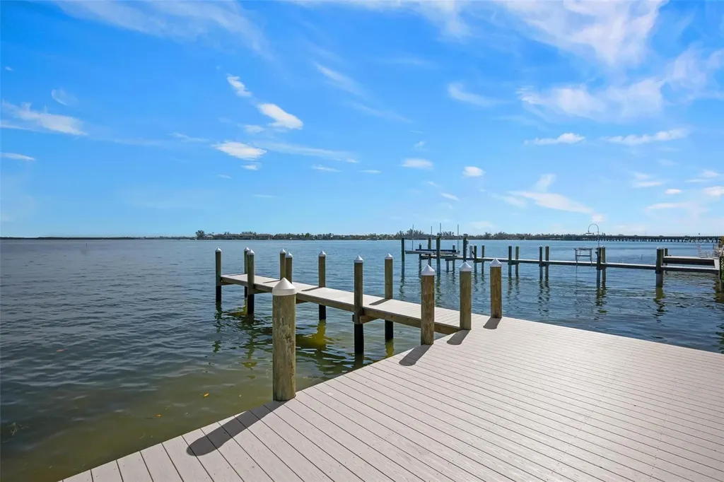 118 9th Street N Bradenton Beach FL 34217