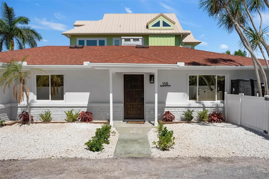 118 9th Street N Bradenton Beach FL 34217