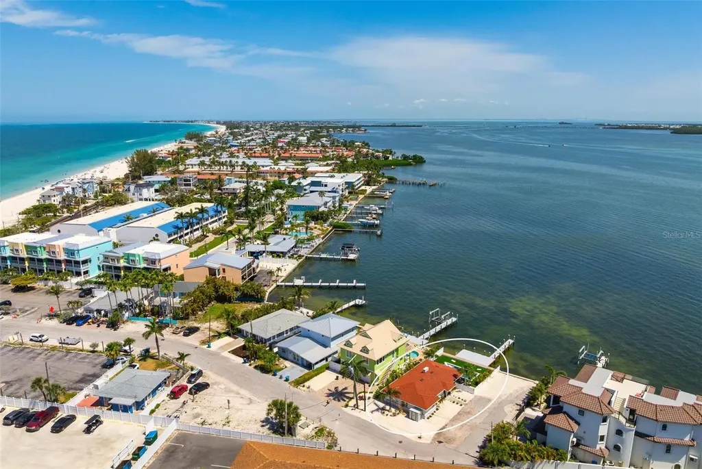 118 9th Street N Bradenton Beach FL 34217