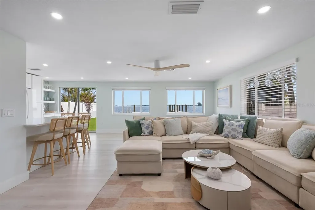 118 9th Street N Bradenton Beach FL 34217