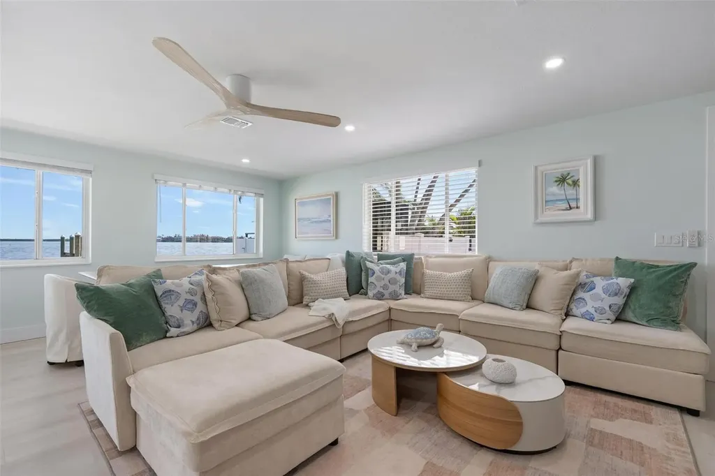 118 9th Street N Bradenton Beach FL 34217