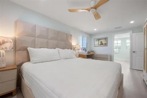 118 9th Street N Bradenton Beach FL 34217