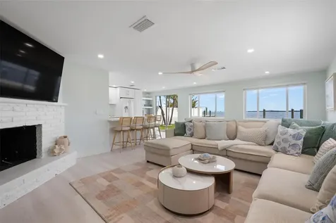 118 9th Street N Bradenton Beach FL 34217