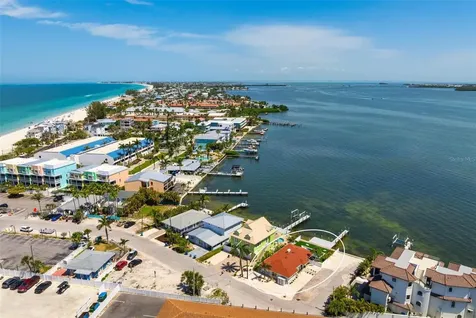 118 9th Street N Bradenton Beach FL 34217