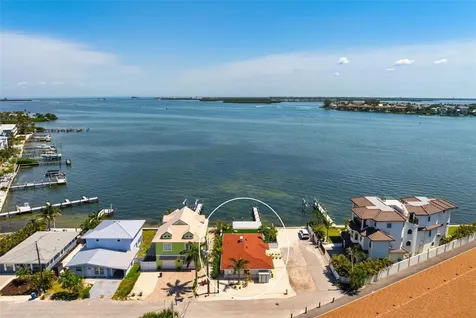 118 9th Street N Bradenton Beach FL 34217