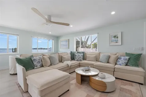 118 9th Street N Bradenton Beach FL 34217