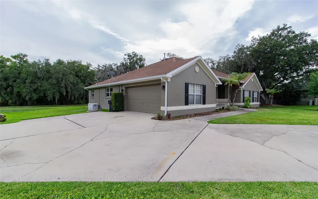 2602 Blackwater Oaks Lane Mulberry FL 33860